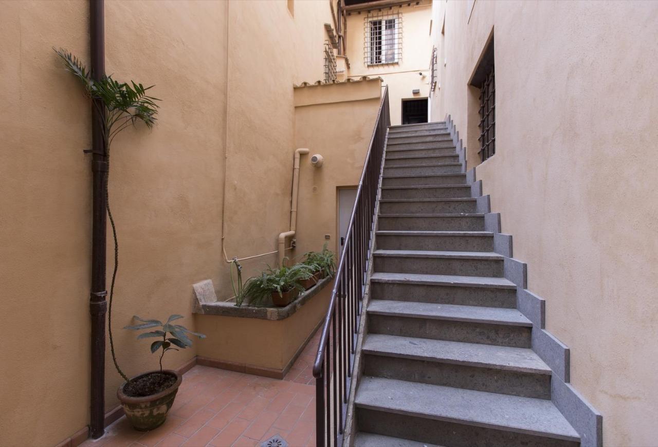 Cozy Apartment In Via Degli Spagnoli - FromhometoRoma Eksteriør bilde
